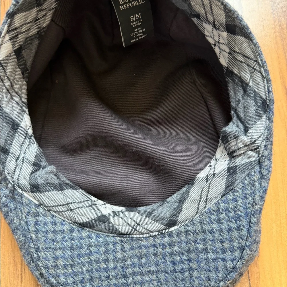 Banana Republic unisex newboy Blue/gray plaid Cap